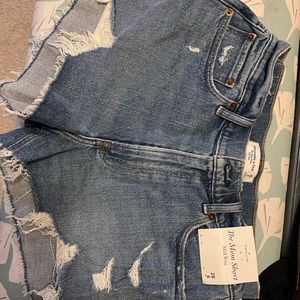 Abercrombie the mom short mid rise.  BNWT. Never worn size 6(28)